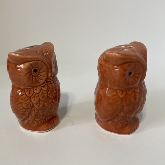 OWL Salt and Pepper Shakers Burnt Orange Vintage 3" Tall x 2" Wide - Picture 6 of 11